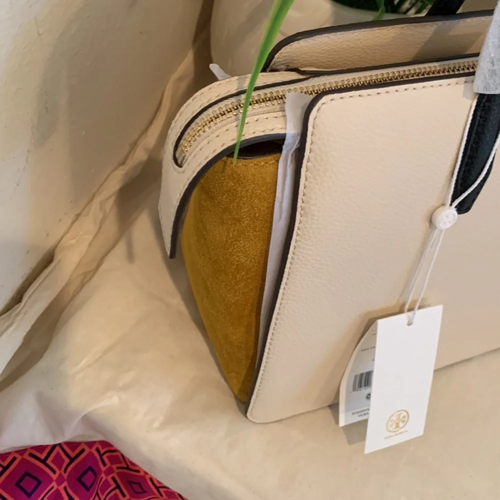 Tory Burch Robinson Colorblock Small Leather Tote
TORY BURCH - Picture 11 of 16